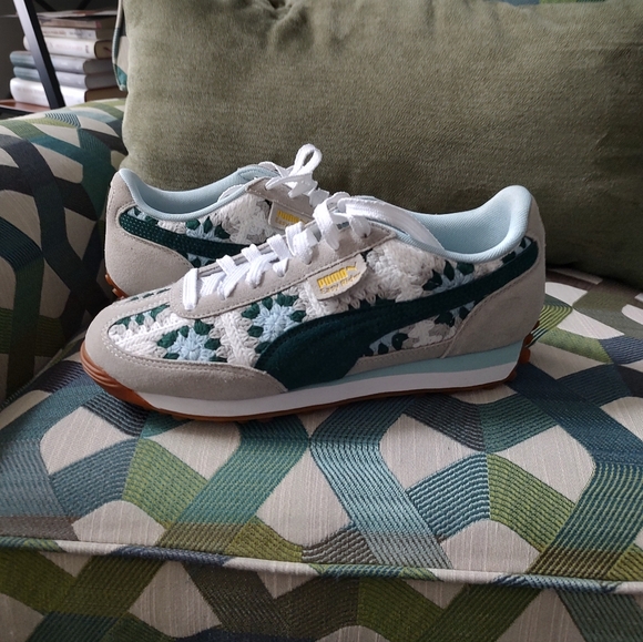 New Puma Sneakers - Picture 3 of 5